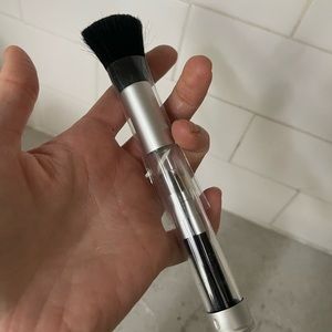 Brand new Elizabeth Arden multi tool brush set all in one blush eyeshadow